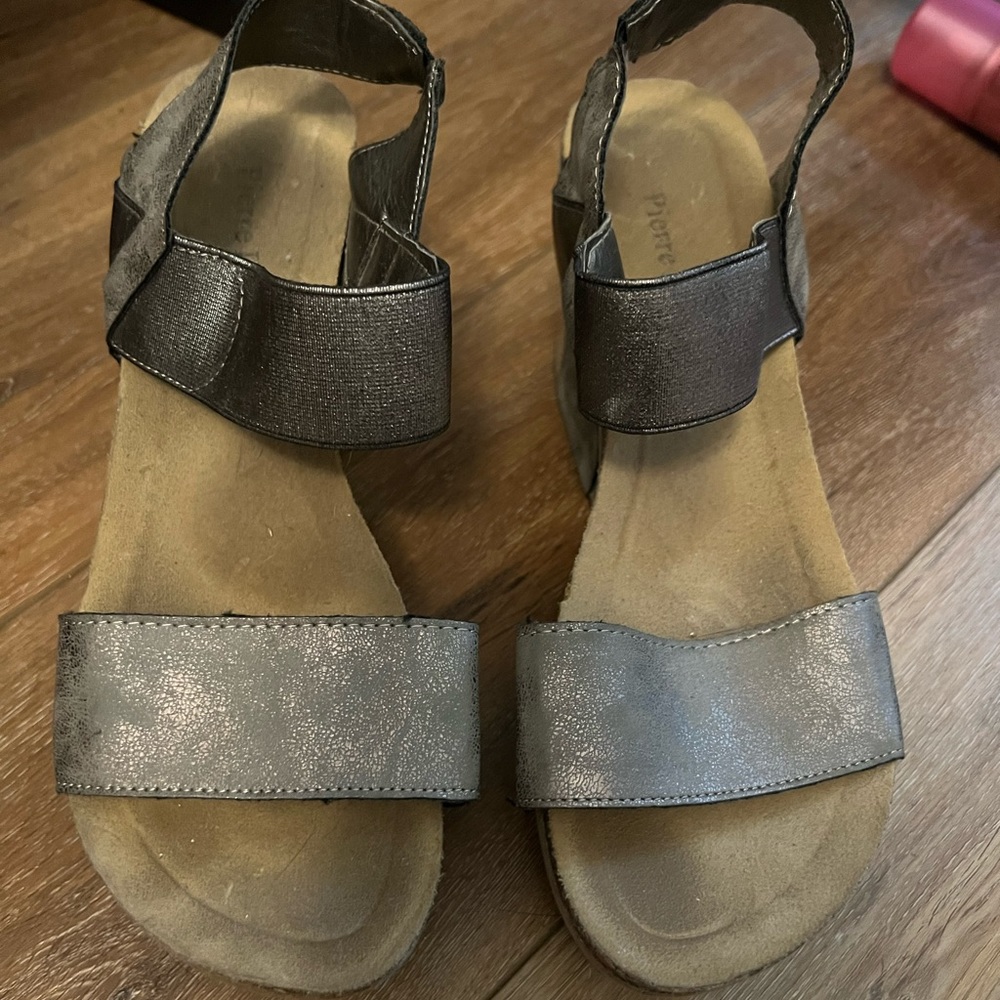 Pierre Dumas wedges